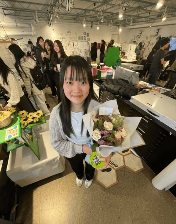 Aricia holding a bouquet of flowers